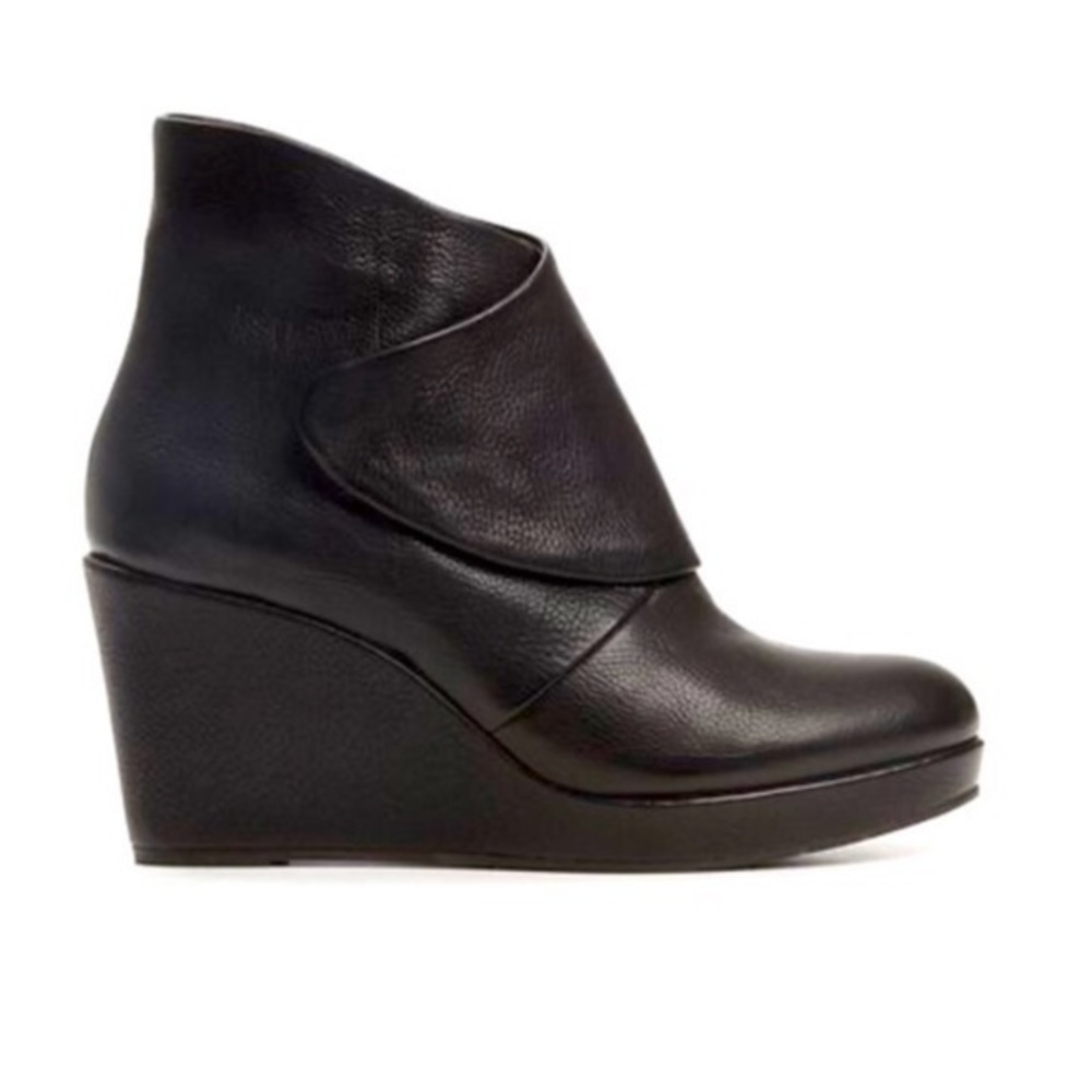 COCLICO Henrietta black leather wedge bootie